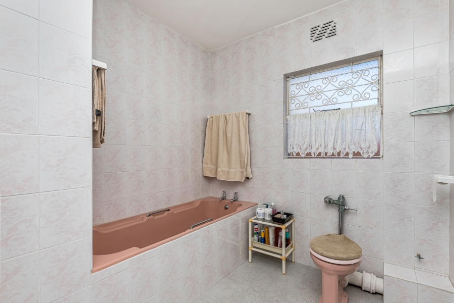 2 Bedroom Property for Sale in Sea Point Western Cape